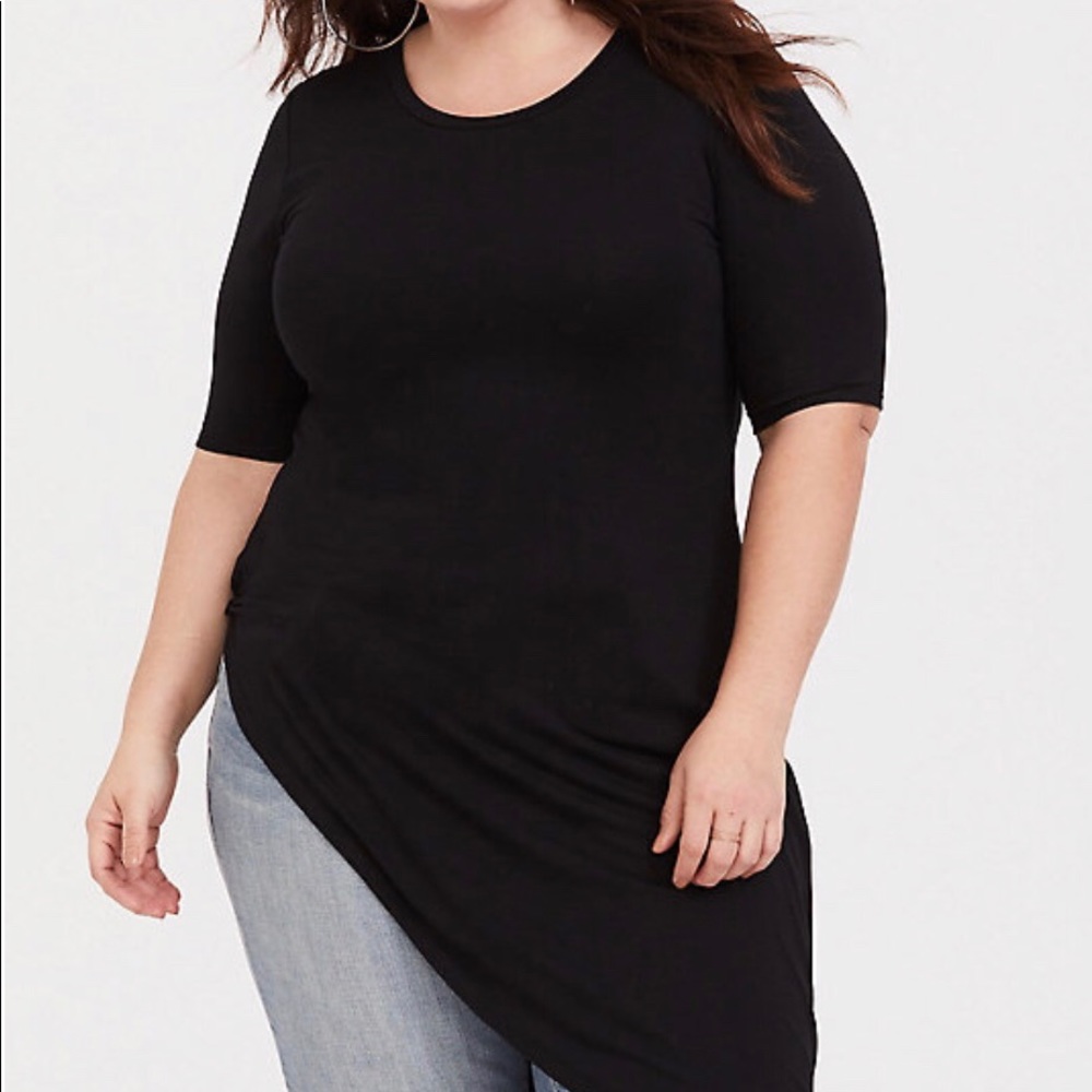 Torrid black asymmetrical side twist tunic tee
